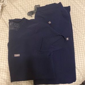 FIGS scrub set